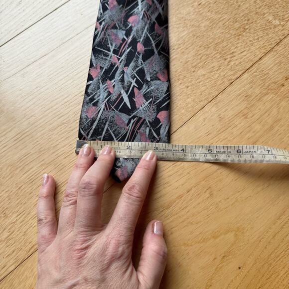 International Passport Black Grey and Pink Abstract Silk Wide Tie - Picture 4 of 5